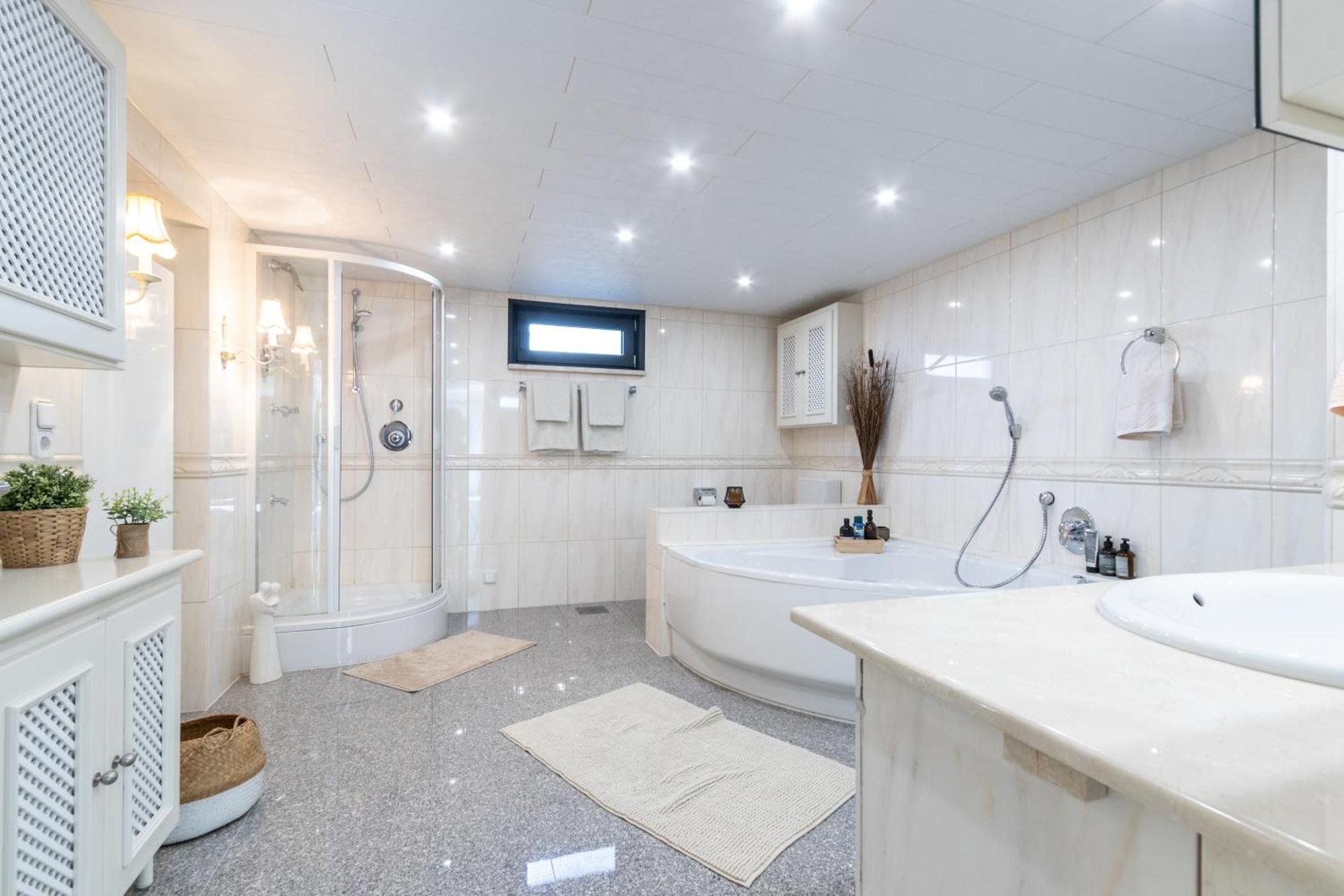 Eifelbergversteck Grosse Und Moderne Einliegerwohnung In Mayen Luaran gambar