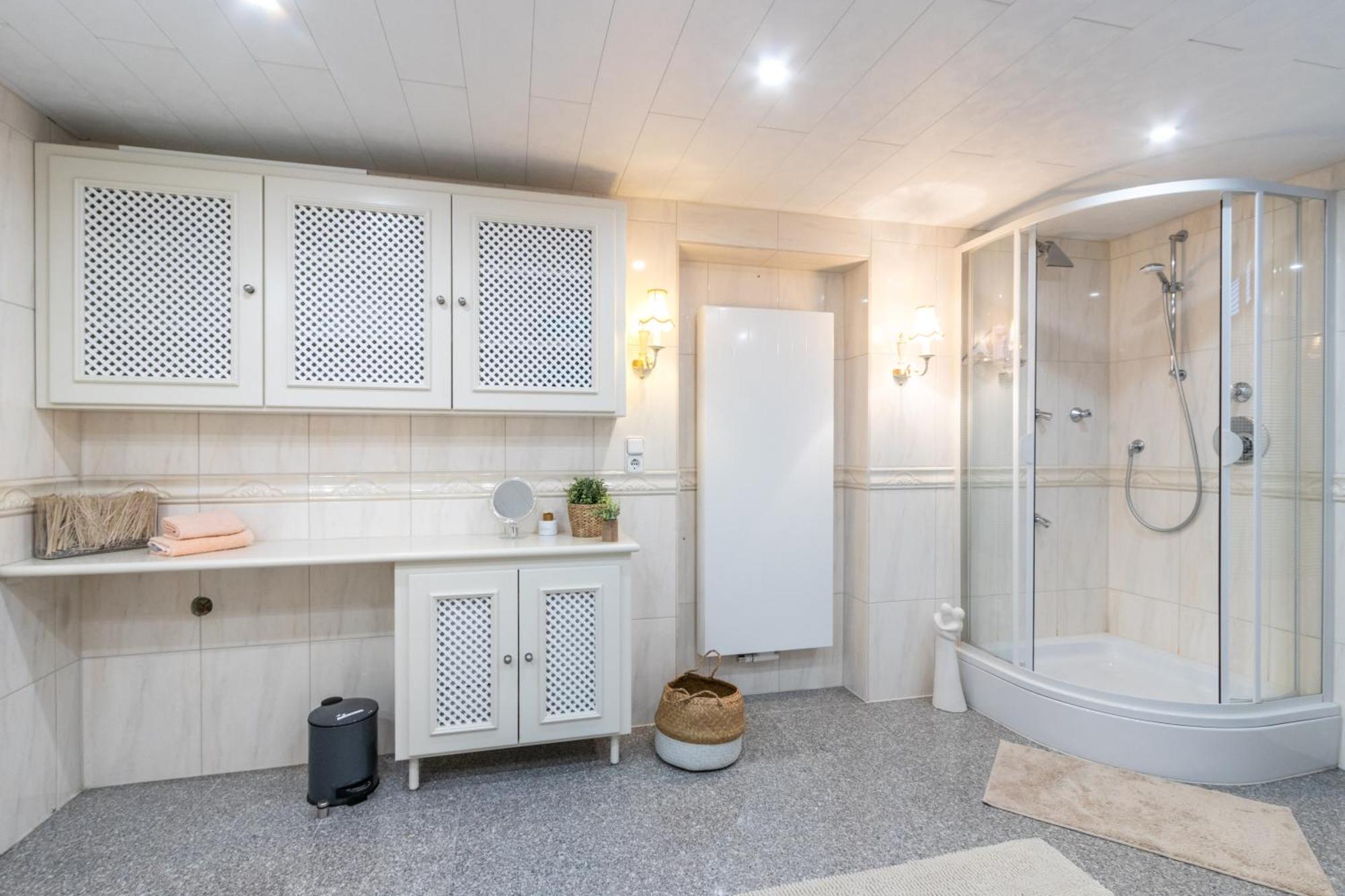 Eifelbergversteck Grosse Und Moderne Einliegerwohnung In Mayen Luaran gambar